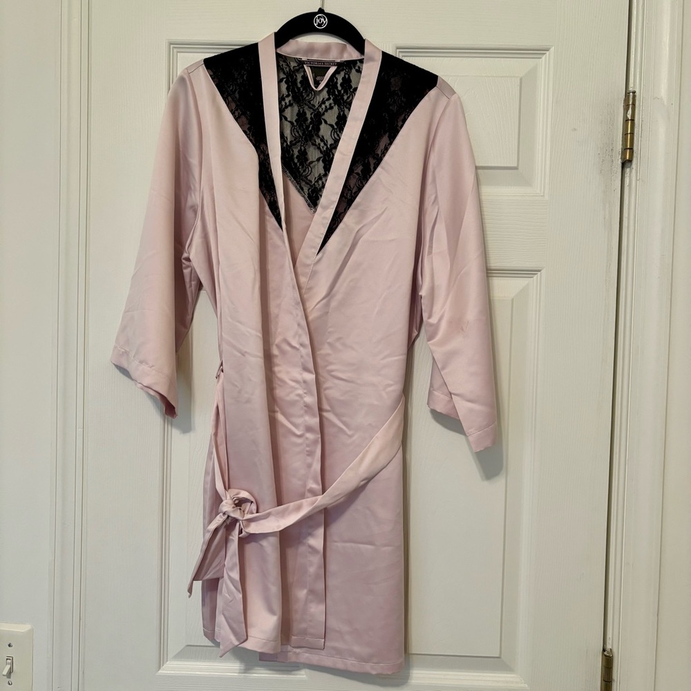 Elegant Pink Lace Trim Robe
